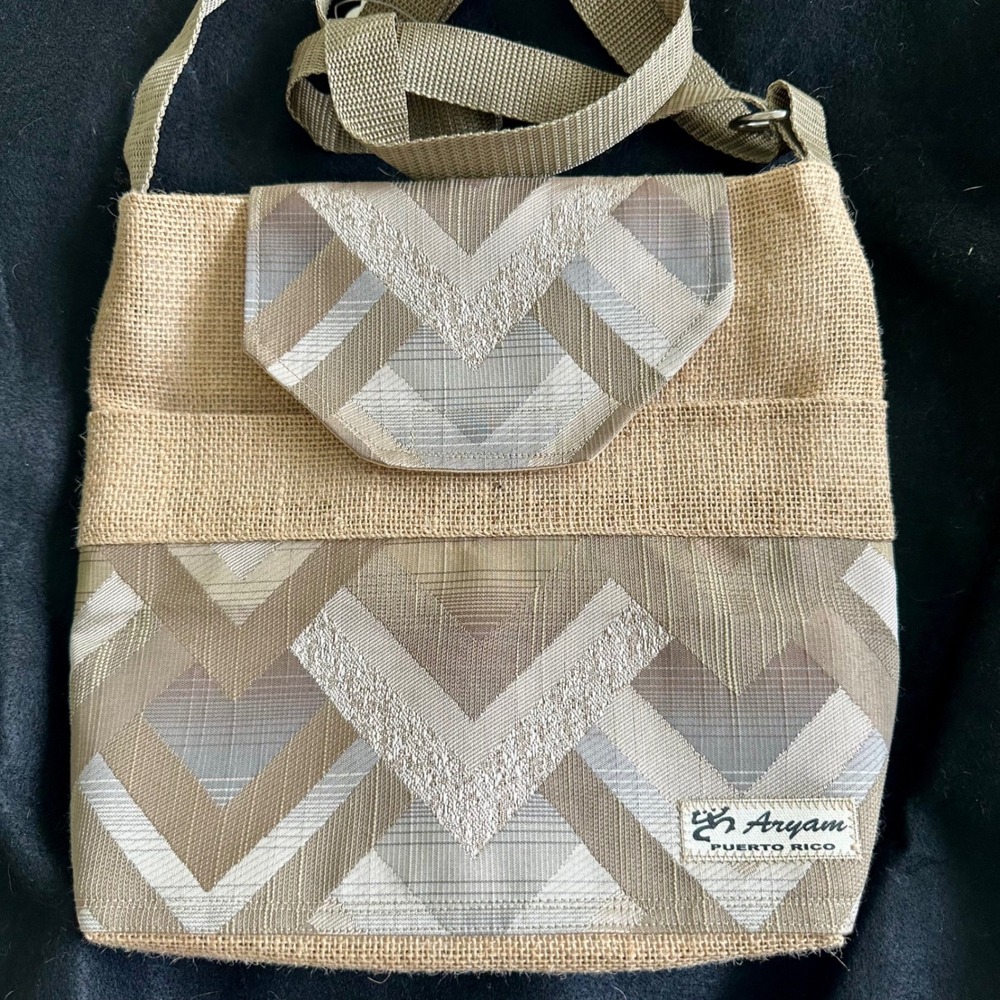 Aryam‎ Puerto Rico Jute Chevron Crossbody Bag Tan Beige Geometric Artisan Bag
